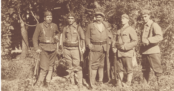 Стојан Филипов (прв), неговиот внук, Јонко Вапцаров (трет), Иван Михајлов (четврти) и Панчо Михајлов (петти).